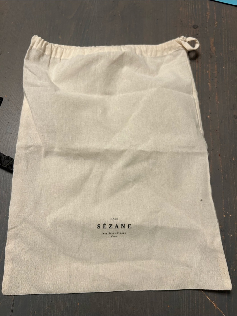 Sezane Paris dustbag
Nice condition